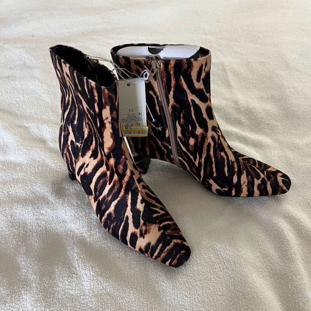 New Women’s Tigris Boots, Memory Foam – A New Day, Tiger Print, Size: 7.5